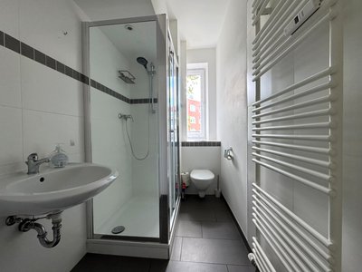 Sanierte und helle 2-Zimmer-Wohnung mit großer Küche in begehrter, zentraler Lage!-16125