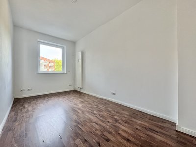 Raum zum Wohlfühlen. Sanierte Wohnung mit 2 Zimmern und großer Küche u. modernem Bad-16163