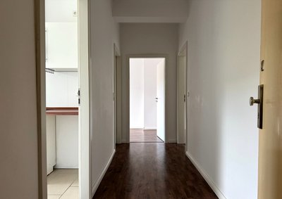 Sanierte und helle 2-Zimmer-Wohnung mit großer Küche in begehrter, zentraler Lage!-16125