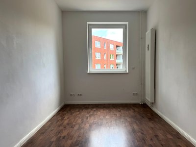 Sanierte und helle 2-Zimmer-Wohnung mit großer Küche in begehrter, zentraler Lage!-16125