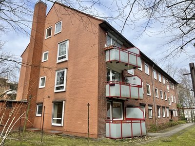 Sanierungsbedürftige 3-Zi.-Erdgeschoss Wohnung mit Balkon!