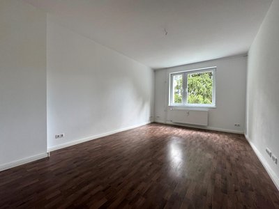 Sanierte und helle 2-Zimmer-Wohnung mit großer Küche in begehrter, zentraler Lage!-16125
