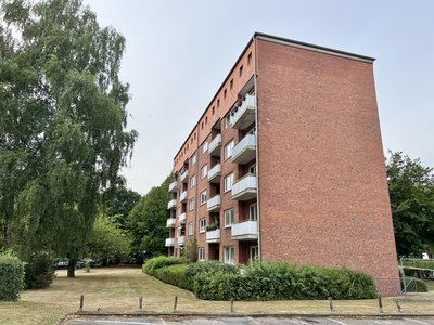 Gepflegtes Mehrfamilienhaus mit Entwicklungspotenzial in guter Lage von Flensburg!-12965