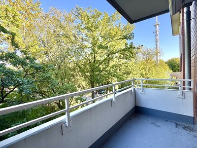Sonnige 3-Zimmerwohnung mit zwei Balkonen und Tiefgaragenstellplatz in bester Lage von Poppenbüttel-16161