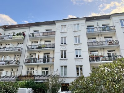 2-Zimmer-Altbauwohnung mit Balkon im Herzen von Eimsbüttel!