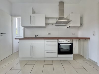 Raum zum Wohlfühlen. Sanierte Wohnung mit 2 Zimmern und großer Küche u. modernem Bad-16163