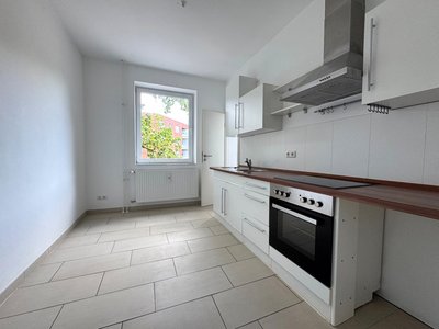 Sanierte und helle 2-Zimmer-Wohnung mit großer Küche in begehrter, zentraler Lage!-16125