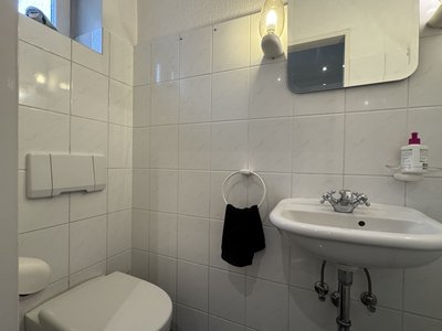 Endreihenhaus mit separater Anliegerwohnung und großem Garten in beliebter Lage von Schenefeld-16051